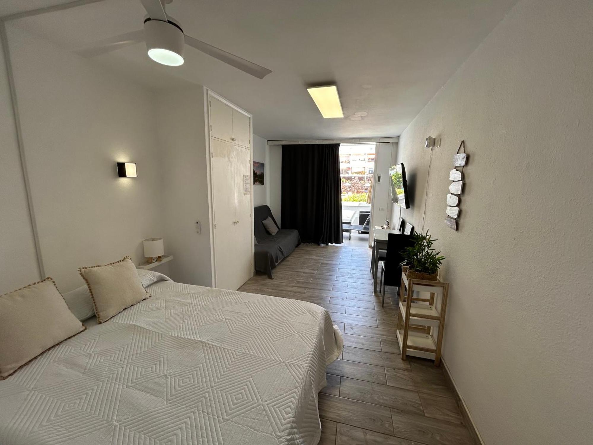 Sunny Apt With Terrace Coastal Area South Arona Arona  Esterno foto