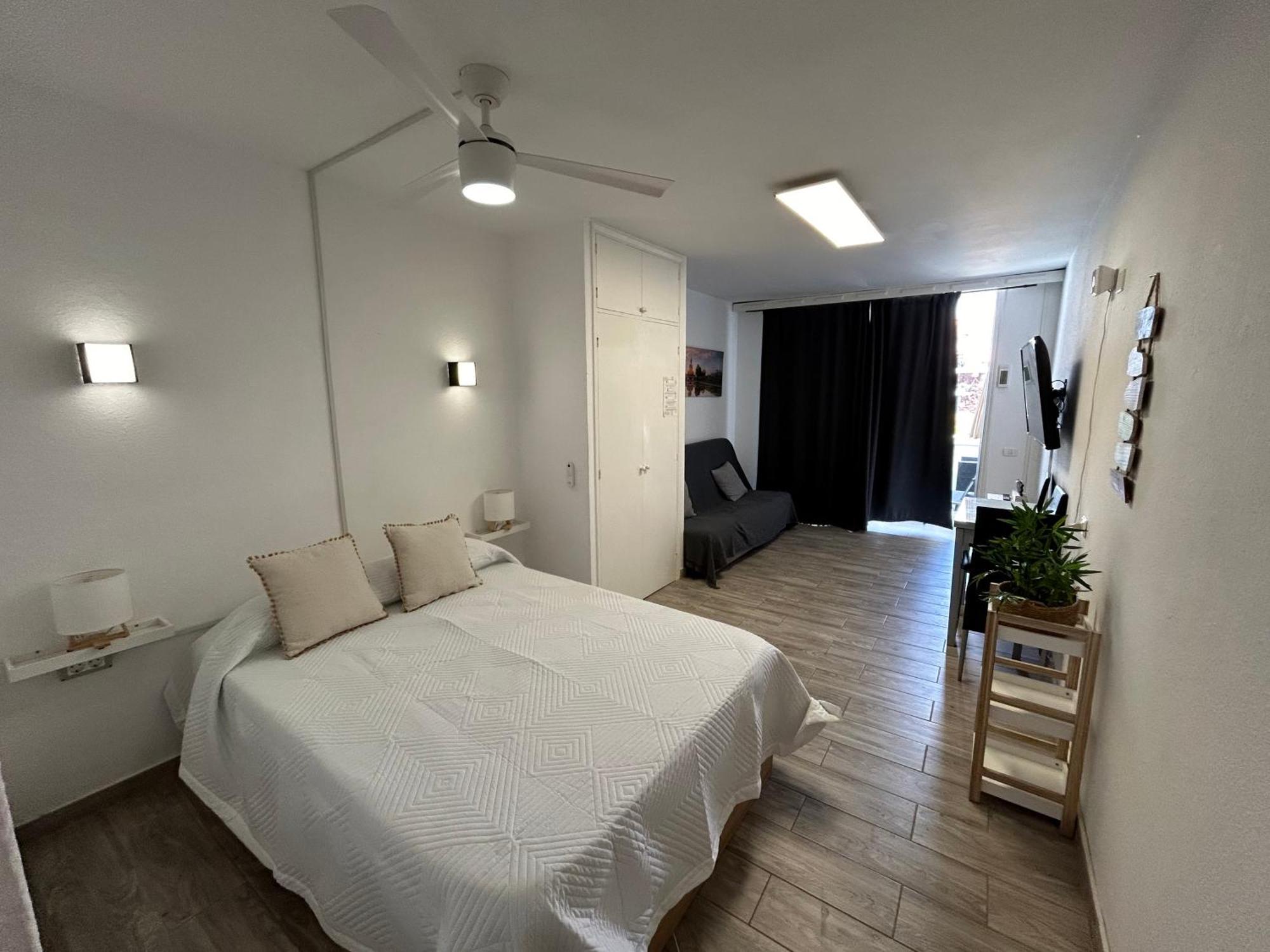 Sunny Apt With Terrace Coastal Area South Arona Arona  Esterno foto